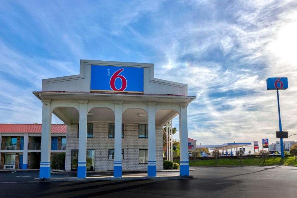 Motel 6-Cookeville TN Main image 1